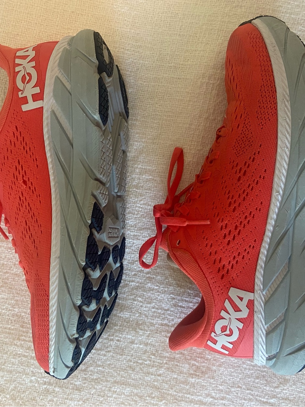 Hoka Clifton 7 Running Shoes in Bright Coral/Orange/Red Women’s Size 9 - Picture 2 of 16